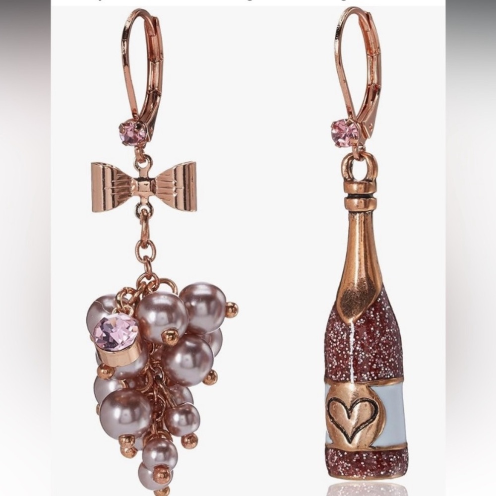 Betsey Johnson Wine Bottle & Grape Cluster Earrings 🍇